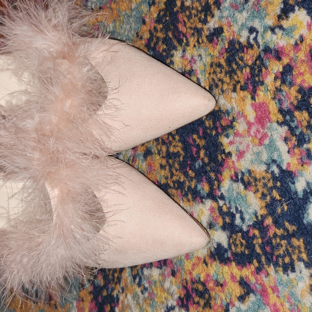 Lulu’s 8.5 Fazal Blush Suede Feather Pointed-Toe Mules - Picture 3 of 7